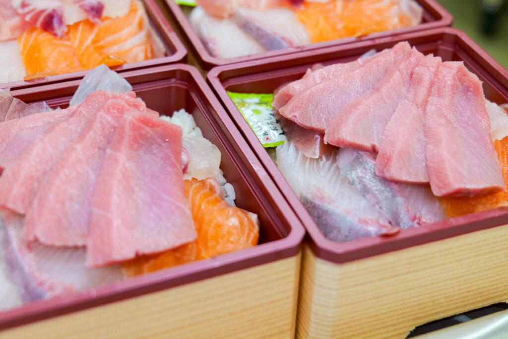 倍マグロ海鮮丼 写真1