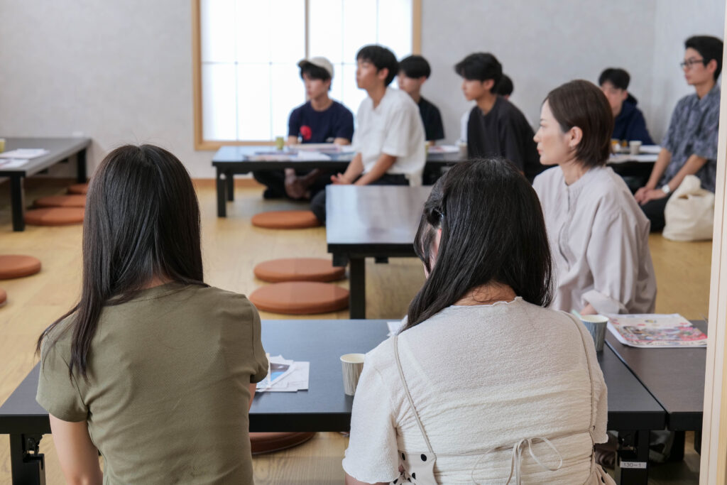 初顔合わせの様子(メイン)