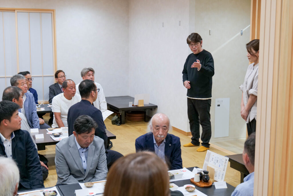 施工箇所を確認する様子