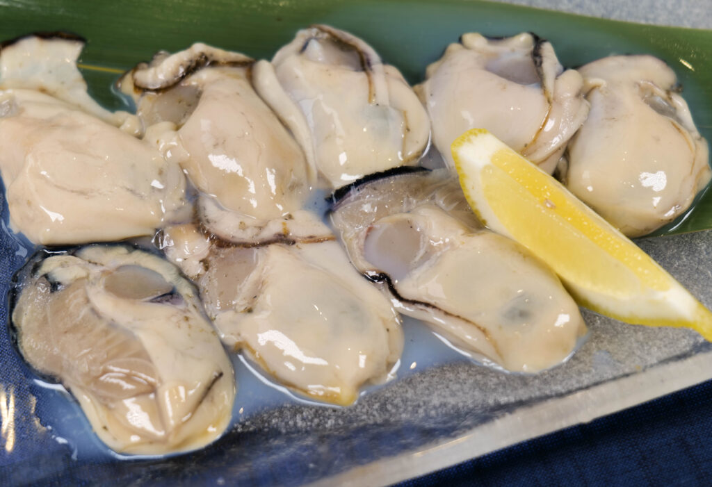 生剥きの広島県産真牡蠣