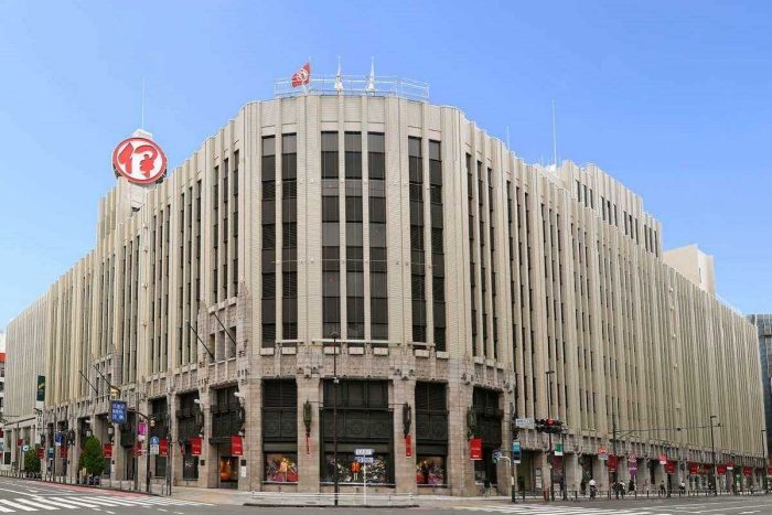 伊勢丹新宿店の外観写真