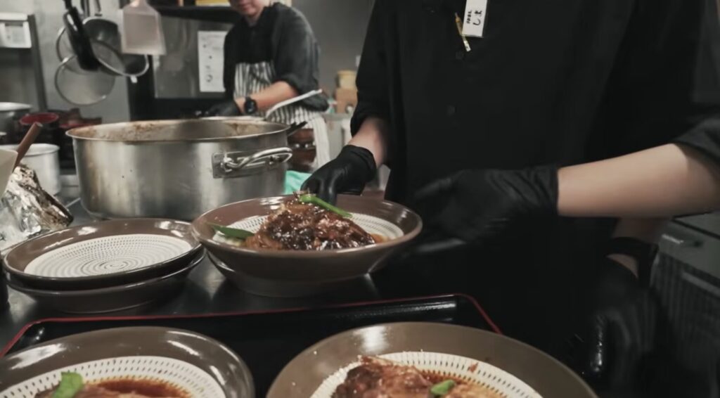 魚政（うおまさ）の職人の仕事ぶりが伝わる切り抜き画像