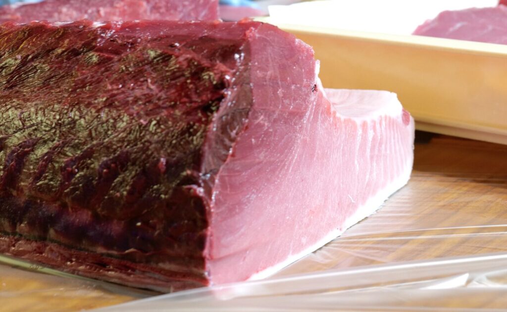 脂の乗った大トロのサク さかなやうおまさ