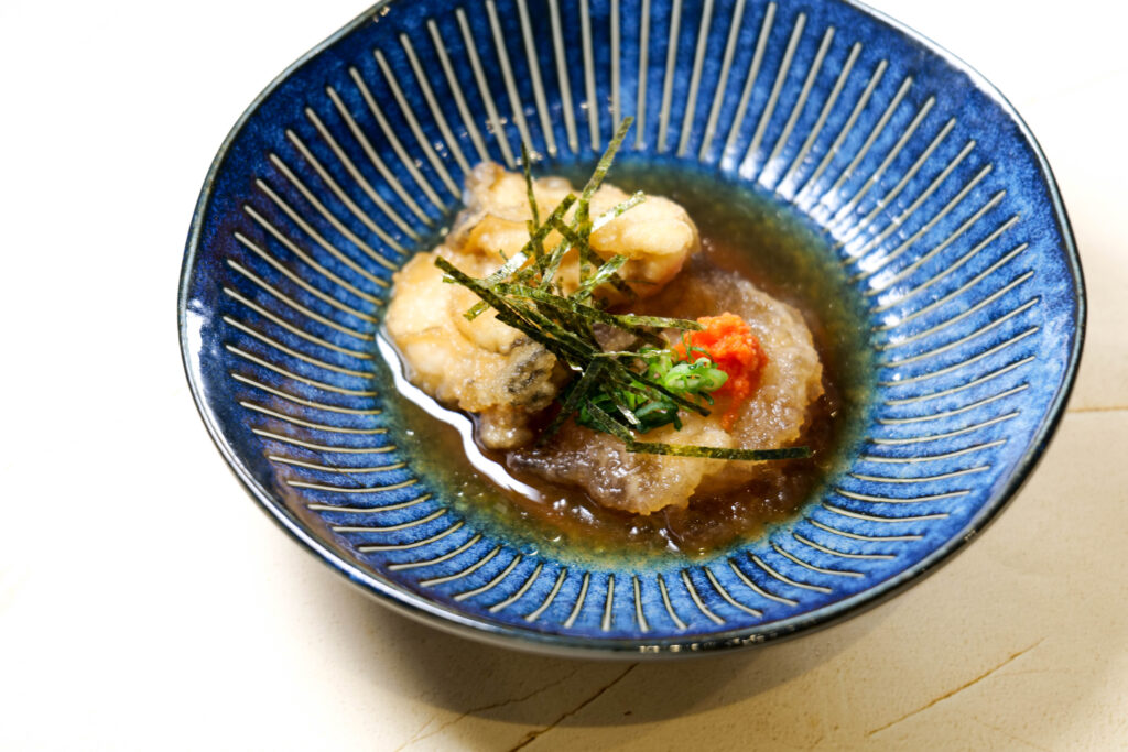 魚政（うおまさ）特選料理長コース：牡蠣の揚げ出し。出汁が絡む冬の一品