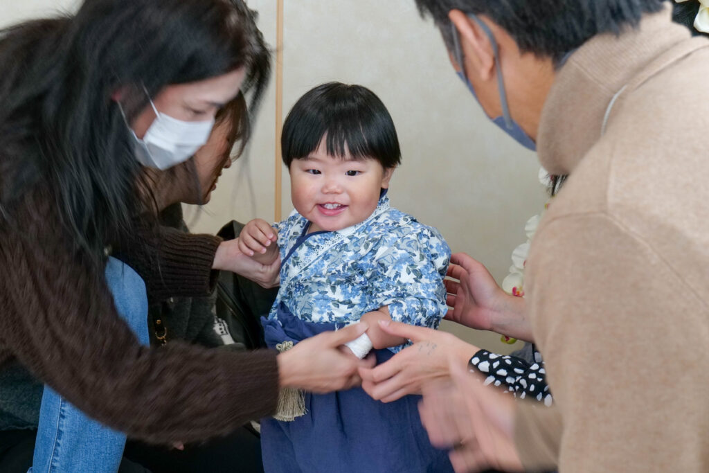 わらじを整える場面